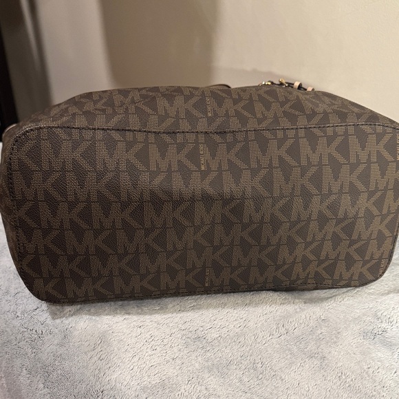 Michael Kors Jet Set Large Signature Logo Tote Bag - Picture 3 of 9